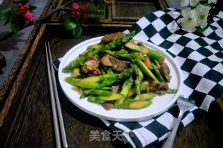 猪肉炒芦笋的做法