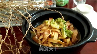 五花肉白菜干豆腐煲的做法