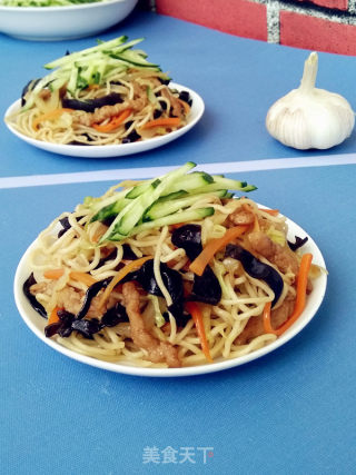 肉丝时蔬炒面的做法