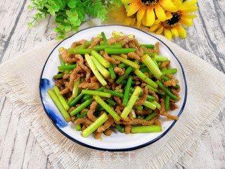 肉丝蒜薹的做法