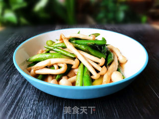 蚝油芦笋炒海鲜菇的做法