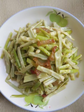 腊肉炒笋的做法