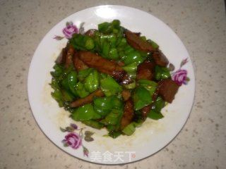 青椒炒红肠的做法