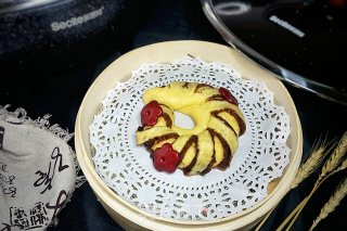 金色阳光豆沙花环的做法