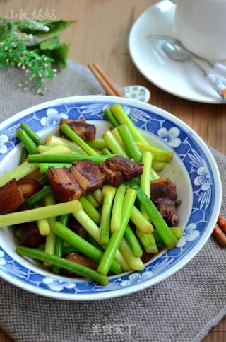 蒜苔烧肉的做法