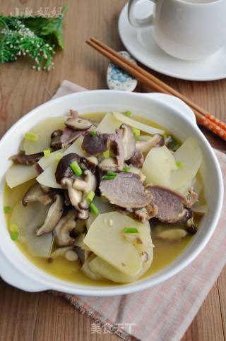 香菇土豆烧咸肉的做法