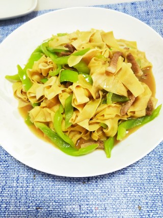 尖椒干豆腐皮的做法