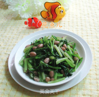 花生米炒芹菜的做法