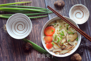 菌菇汤面的做法