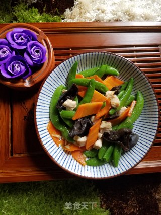 甜豆木耳炒鸡胸肉的做法