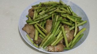 回锅蒜苔五花肉的做法