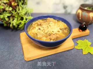 香菇鸡块面条的做法