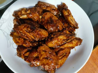 焖鸡翅的做法