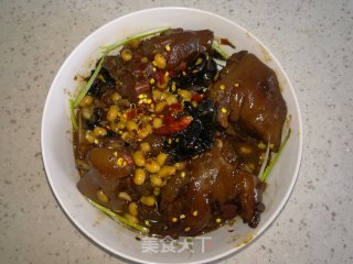 香辣黄豆猪蹄的做法