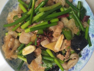 麻辣双耳蒜薹炒肉的做法