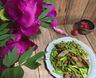 蒜苔炒鸡肝的做法