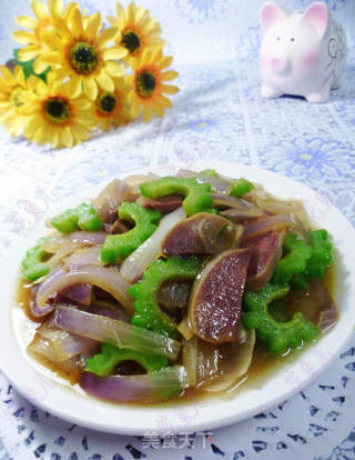 苦瓜猪舌头炒洋葱的做法