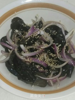 凉拌洋葱木耳的做法