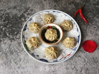 饺子皮版:香菇槐花鸡蛋小笼包的做法