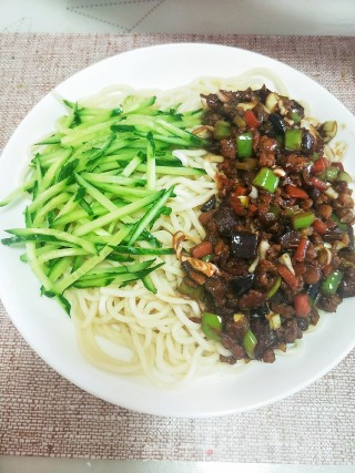 杂蔬炸酱面的做法