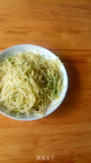 家常酸辣土豆丝的做法