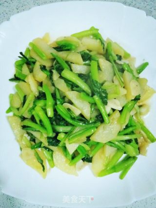 土豆炒菜心的做法