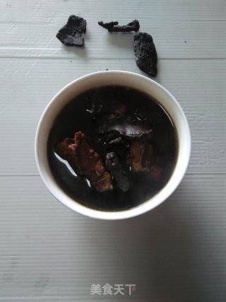 排骨炖熟地的做法