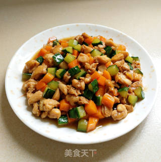 胡萝卜青瓜炒鸡丁的做法