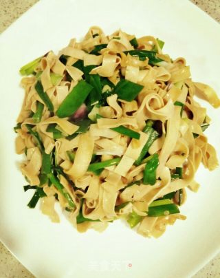 元葱苗炒干豆腐的做法