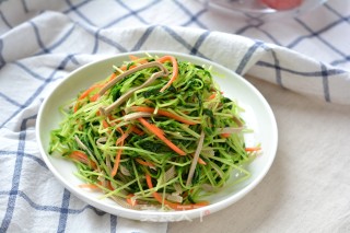 豌豆苗拌豆腐丝的做法