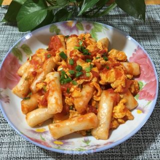 西红柿鸡蛋炒年糕的做法