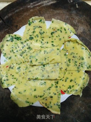 韭菜鸡蛋饼的做法