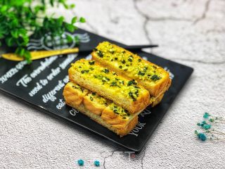 蒜香吐司条的做法