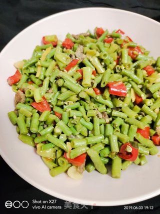 牛肉丁炒豆角的做法