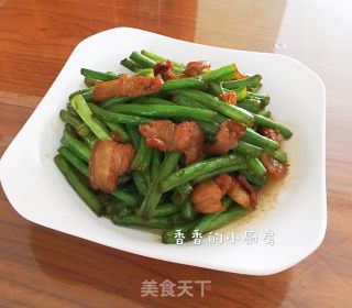 五花肉焖豆角的做法