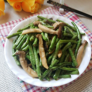 豆角炒蘑菇的做法