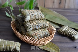 咸蛋黄鲜肉粽的做法
