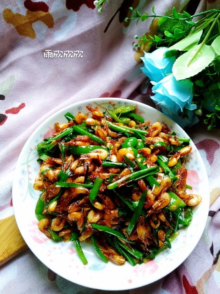 韭菜炒小河虾的做法