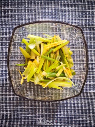 下酒菜——拌葱叶的做法
