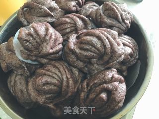 褐麦黑麦花卷的做法