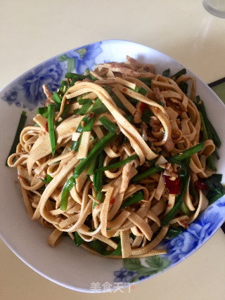 肉丝炒豆皮的做法