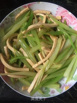 香芹炒豆干的做法