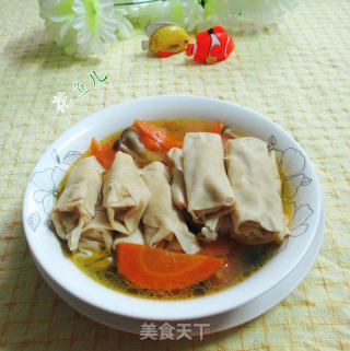 蟹味菇胡萝卜煮面结的做法