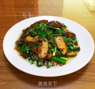 肉末香菇炒韭菜的做法