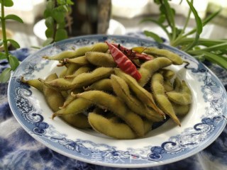 辣椒花椒咸毛豆的做法