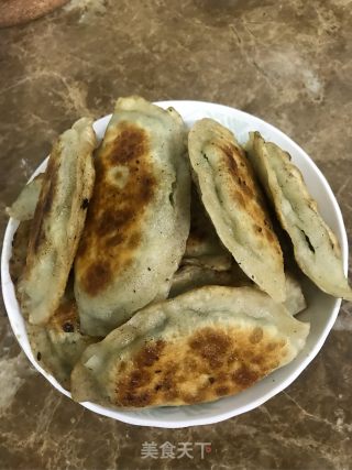 鸡蛋，肉，韭菜盒子的做法