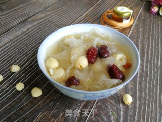 银耳莲子红枣羹的做法