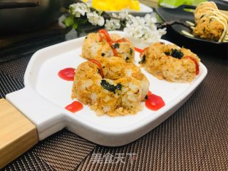 海苔肉松饭团的做法