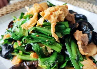 五花肉炒韭菜的做法