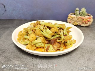五花肉炒花菜的做法